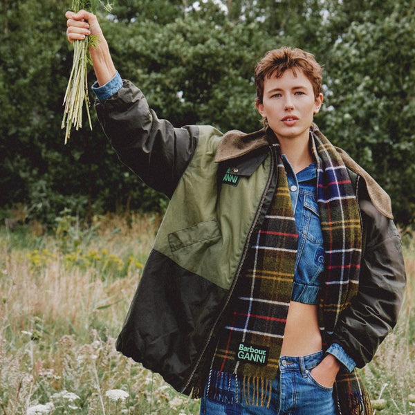 Barbour × GANNIリバーシブル ベスト　バブアー　ガニー Barbour x GANNI、両ブランドのアイコンをミックスさせた
