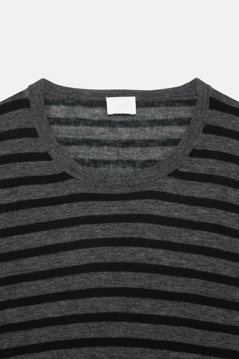 Long-sleeved crew-neck pullover