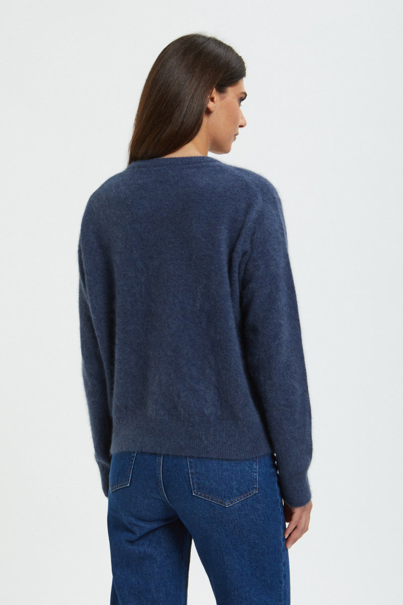 Long-sleeved crew-neck pullover