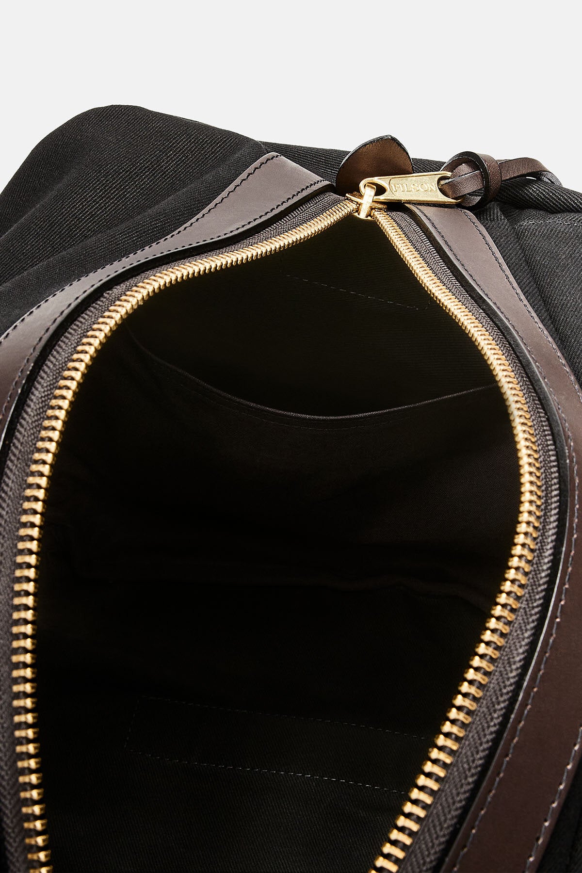 MEDIUM RUGGED TWILL DUFFLE BAG Black by Filson Man | Men