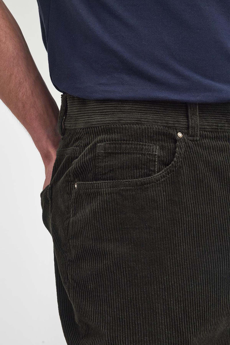 Pantaloni in velluto stretch a coste sottili dalla vestibilità regular 