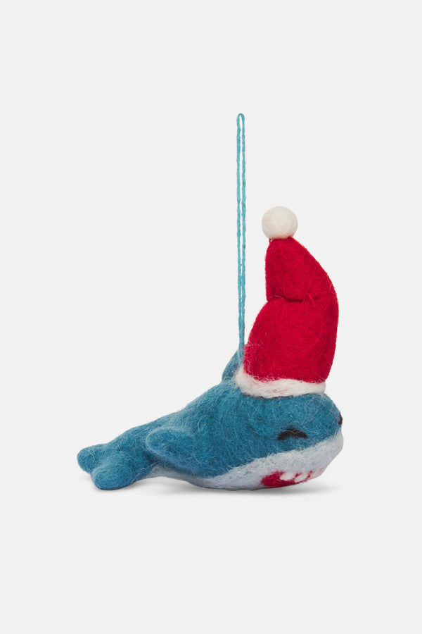 Decorazione natalizia da appendere a forma di Babbo Natale "Jaws", realizzata a mano in feltro biodegradabile.