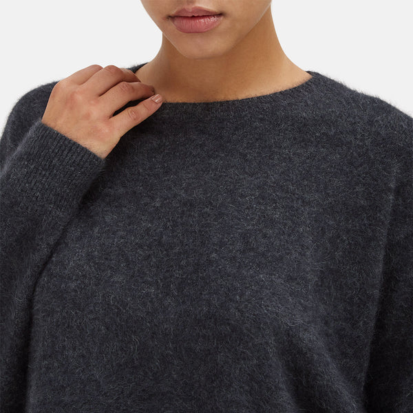 Long-sleeved crew-neck pullover